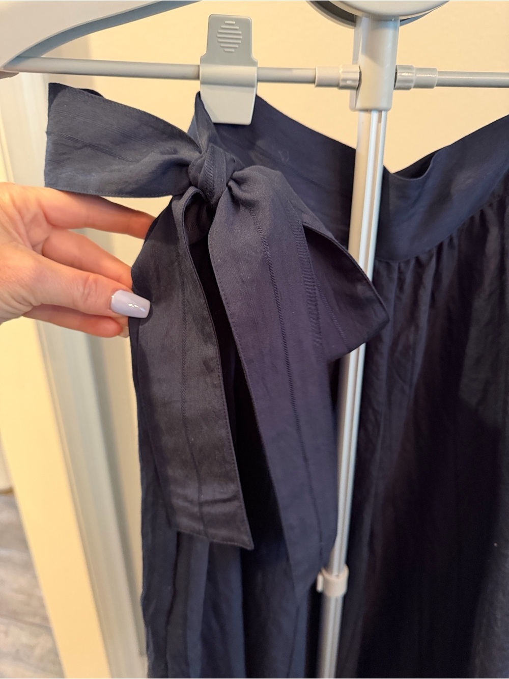 Vince Navy Wide-Leg Midi Pant with Tie Waist - Picture 10 of 16